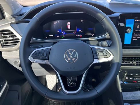 New 2025 Volkswagen Taos SE image 22
