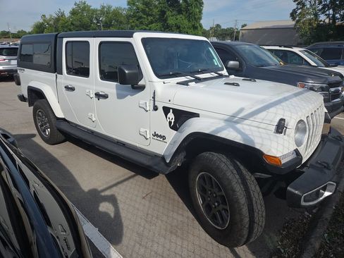Used 2020 Jeep Gladiator Overland w/ Popular Equipment Package AWD/4WD image 1