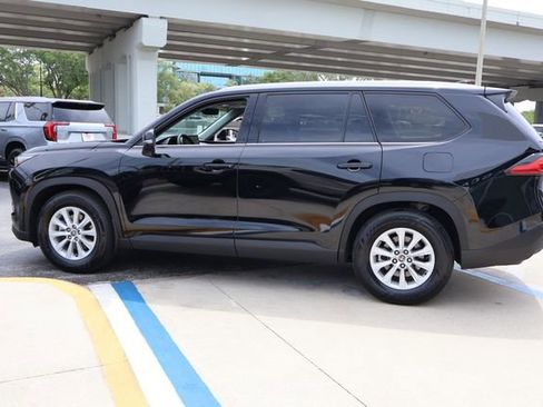 Used 2024 Toyota Grand Highlander XLE image 4