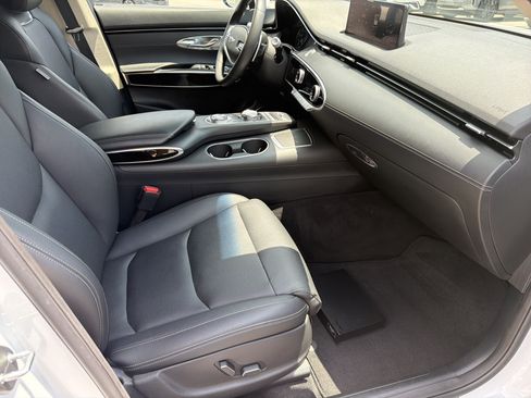 Used 2025 Genesis GV70 2.5T AWD/4WD image 24