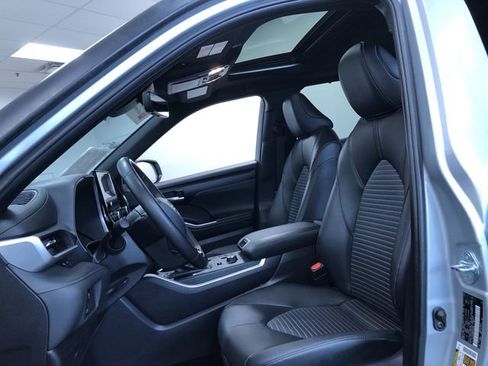 Certified 2025 Toyota Highlander XSE AWD/4WD image 18