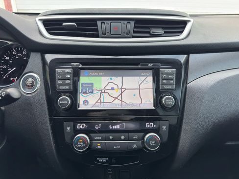 Used 2015 Nissan Rogue SV w/ SV Premium Package image 25