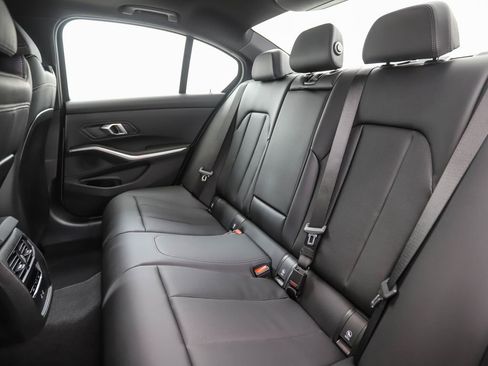 Used 2025 BMW 330i xDrive Sedan w/ Premium Package image 19