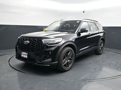 Used 2025 Ford Explorer ST-Line w/ ST-Line Street Pack AWD/4WD image 4