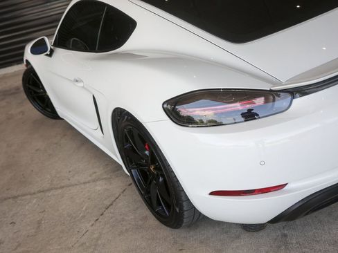 Certified 2025 Porsche 718 Cayman S RWD image 15