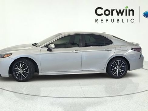 Used 2022 Toyota Camry SE AWD/4WD image 2
