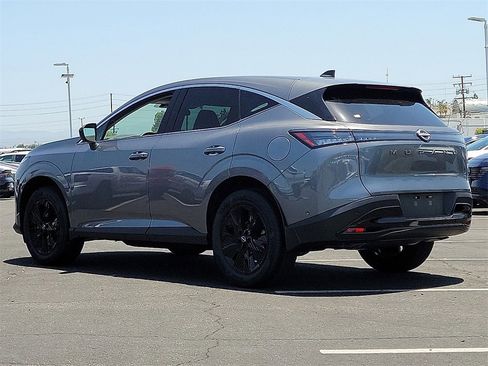 New 2025 Nissan Murano SV image 2