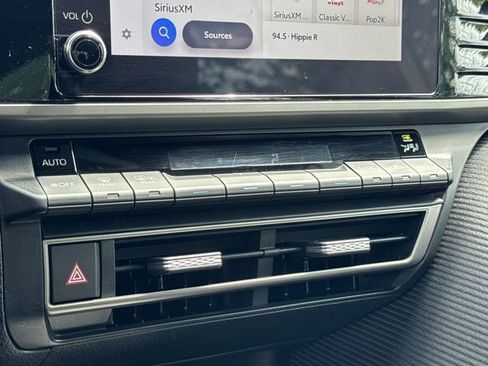 Used 2025 Toyota Camry SE image 21