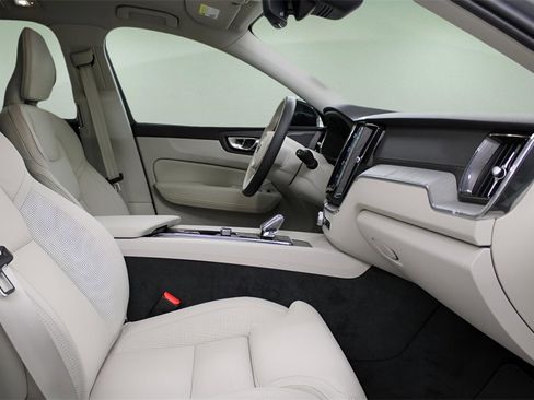 Certified 2025 Volvo XC60 B5 Ultra w/ Climate Package image 10