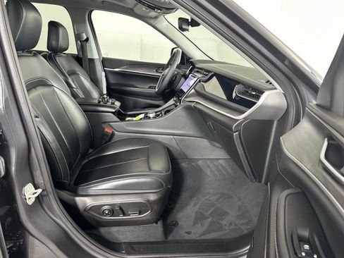 Used 2023 Jeep Grand Cherokee 4WD 4xe image 28