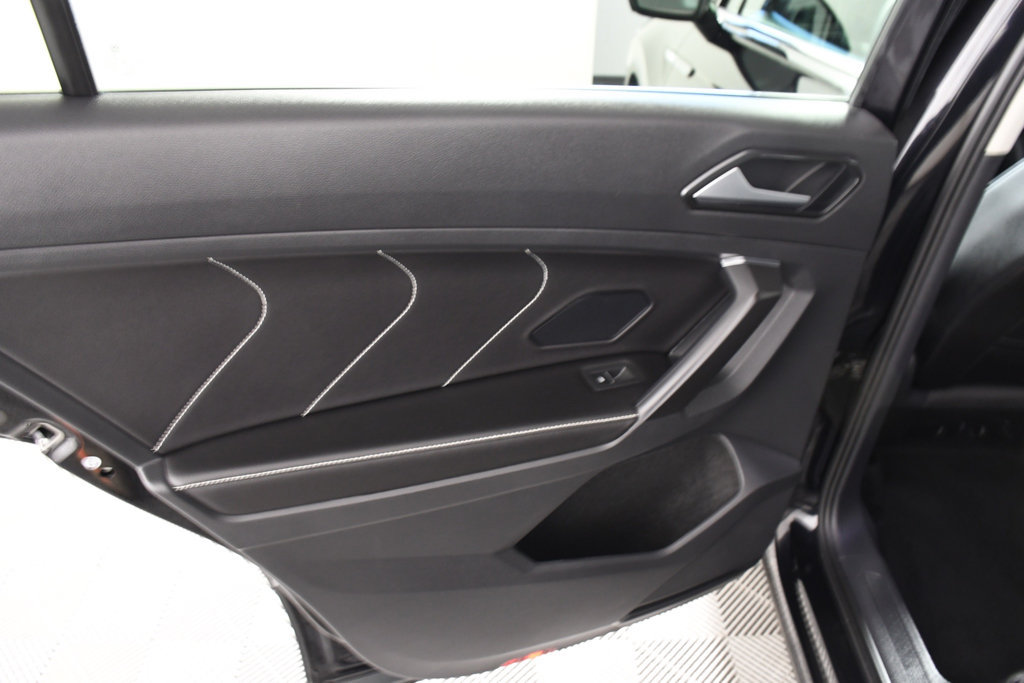 Used 2023 Volkswagen Tiguan SE AWD/4WD image 25
