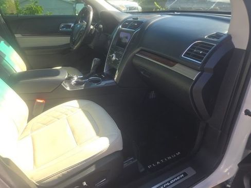 Used 2017 Ford Explorer Platinum AWD/4WD image 23