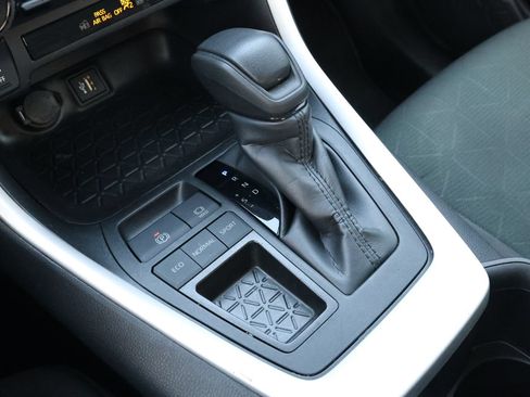 Used 2025 Toyota RAV4 XLE FWD image 22