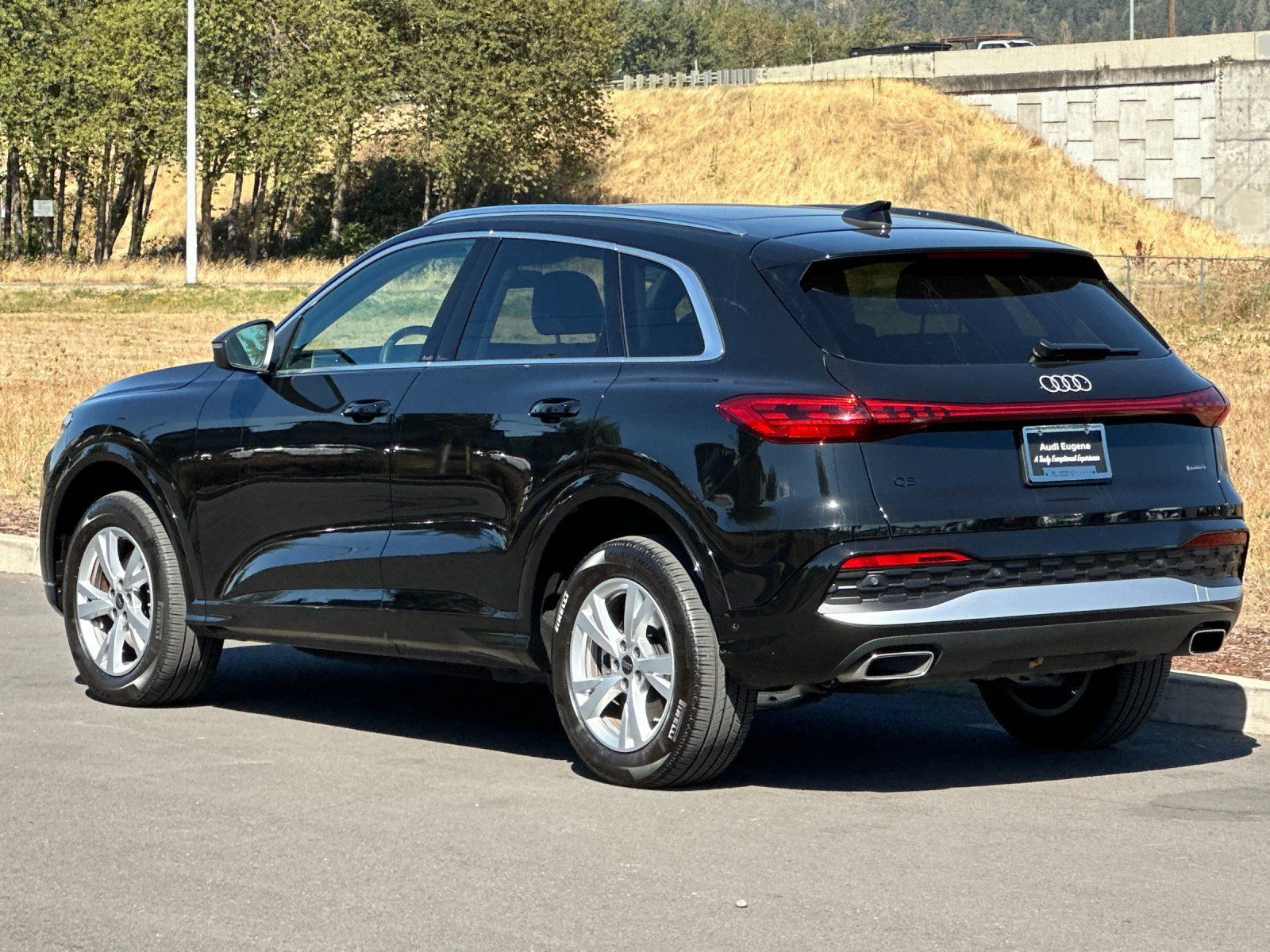 Used 2025 Audi Q5 Premium w/ Convenience Package AWD/4WD image 5