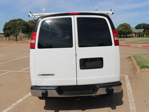 Used 2019 Chevrolet Express 2500 w/ Driver Convenience Package RWD image 4