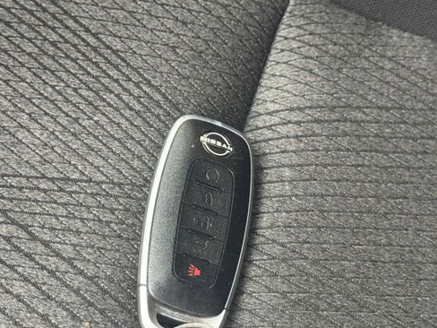 Used 2025 Nissan Rogue SV FWD image 27