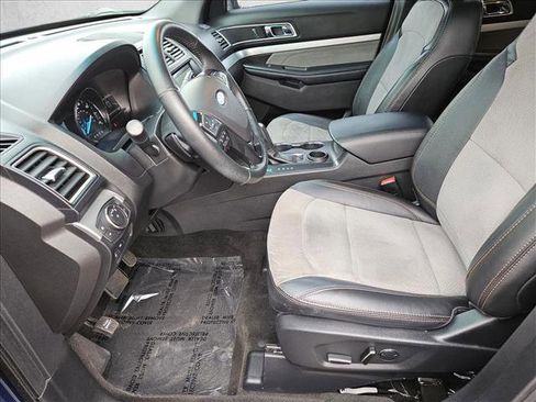 Used 2017 Ford Explorer XLT w/ Equipment Group 202A FWD image 18