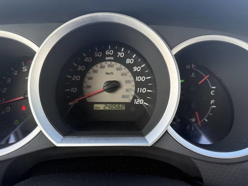 Used 2005 Toyota Tacoma 4x4 Double Cab image 11