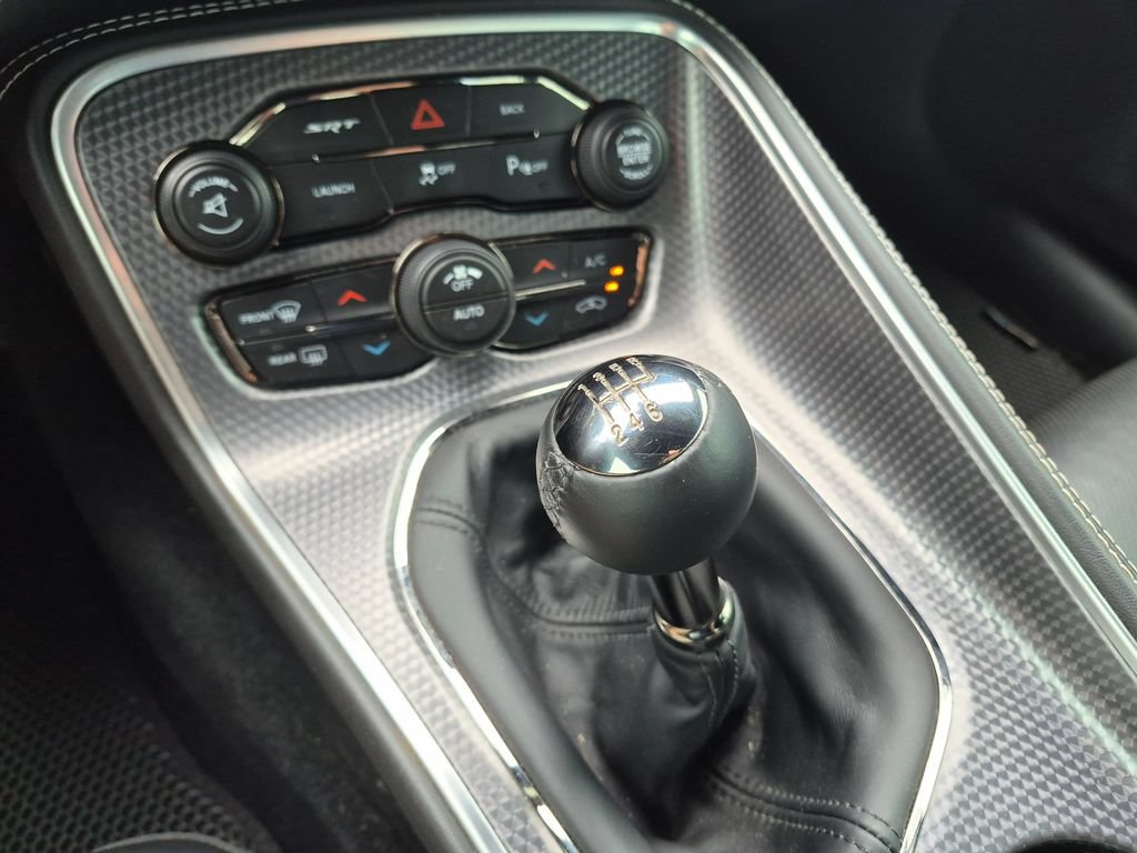 Used 2015 Dodge Challenger SRT Hellcat RWD image 12