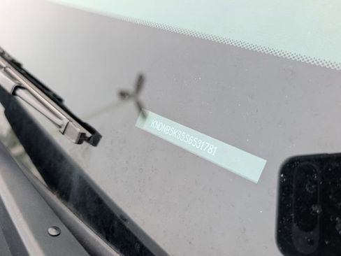 Used 2025 Kia Carnival FWD image 24