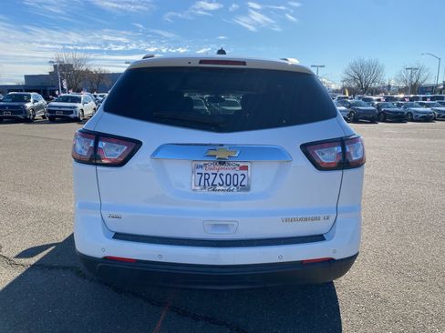 Used 2016 Chevrolet Traverse LT w/ Style and Technology Package image 4