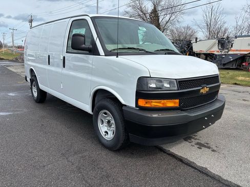 New 2026 Chevrolet Express 2500 RWD image 3