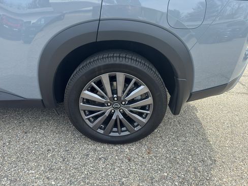 Used 2023 Nissan Pathfinder SL AWD/4WD image 6