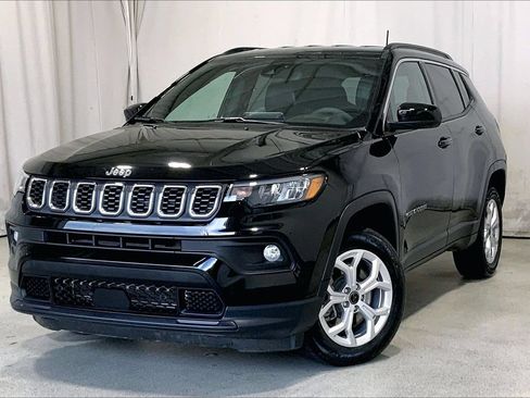 Used 2025 Jeep Compass Latitude AWD/4WD image 12