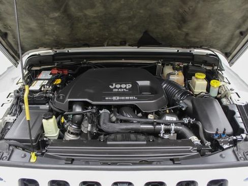 Used 2021 Jeep Gladiator Rubicon AWD/4WD image 14