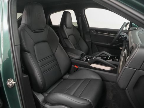 New 2025 Porsche Cayenne Turbo image 29