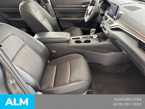 Used 2025 Nissan Altima 2.5 SV FWD image 17