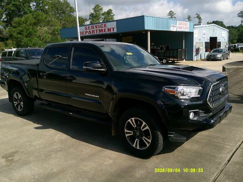 Used 2019 Toyota Tacoma TRD Sport AWD/4WD image 5