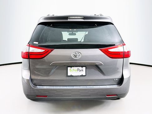 Used 2017 Toyota Sienna LE FWD image 7