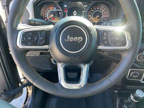Used 2025 Jeep Wrangler Unlimited Sahara AWD/4WD image 20