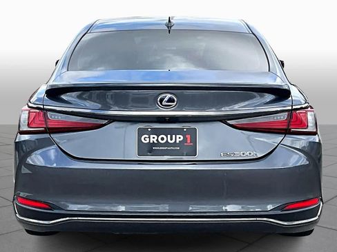 Used 2022 Lexus ES 300h F Sport image 4