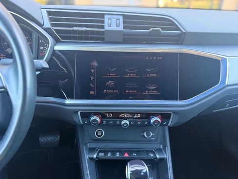 Used 2022 Audi Q3 2.0T Premium w/ Black Optic Sport Package AWD/4WD image 24