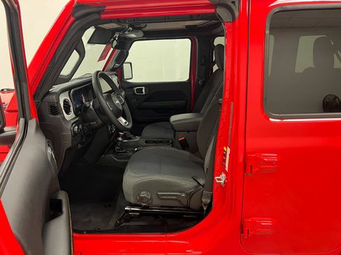 Used 2025 Jeep Wrangler Unlimited Sahara AWD/4WD image 49