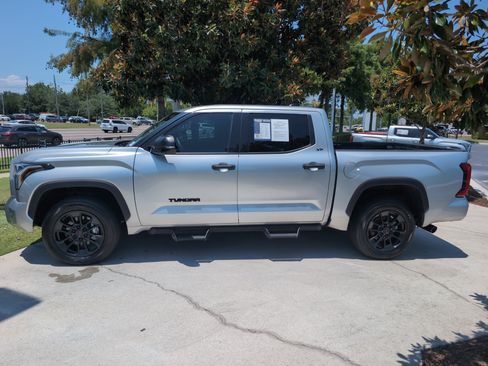 Used 2023 Toyota Tundra SR5 w/ SR5 Convenience Package AWD/4WD image 7