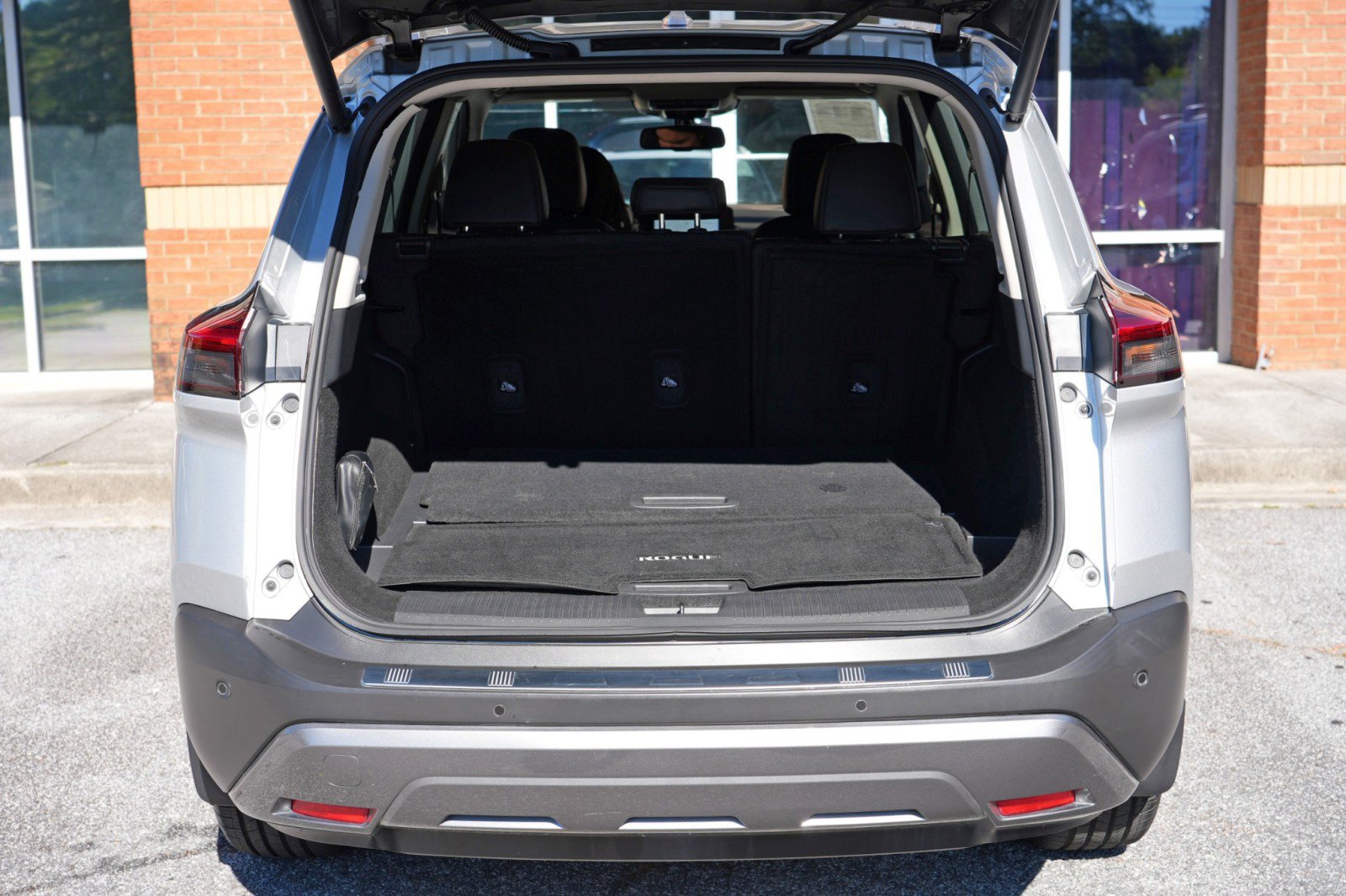 Used 2023 Nissan Rogue SL w/ SL Premium Package FWD image 9