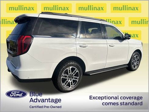 Used 2025 Ford Expedition Active image 3