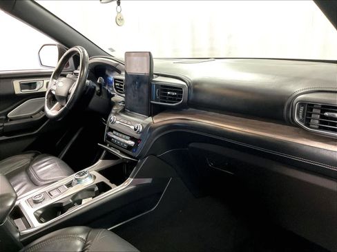 Used 2020 Ford Explorer Platinum w/ Premium Technology Package image 14
