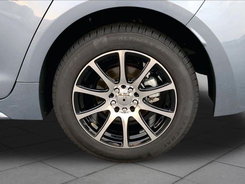 Used 2025 Toyota Corolla LE FWD image 11
