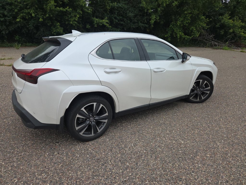 Used 2024 Lexus UX 250h AWD w/ Premium Package image 22