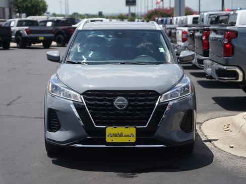 Used 2021 Nissan Kicks SV FWD image 3
