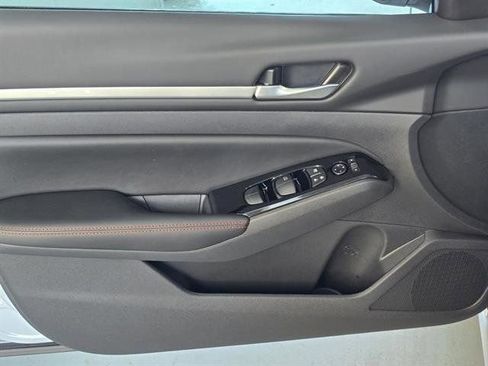 New 2025 Nissan Altima 2.5 SR w/ SR Premium Package image 17