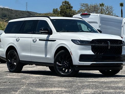 New 2026 Lincoln Navigator Reserve w/ Jet Appearance Package AWD/4WD image 1