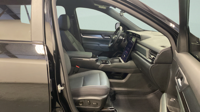Used 2026 GMC Terrain AT4 w/ Convenience Package III AWD/4WD image 24