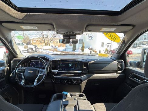 Used 2024 Chevrolet Silverado 2500 LT w/ Convenience Package image 26