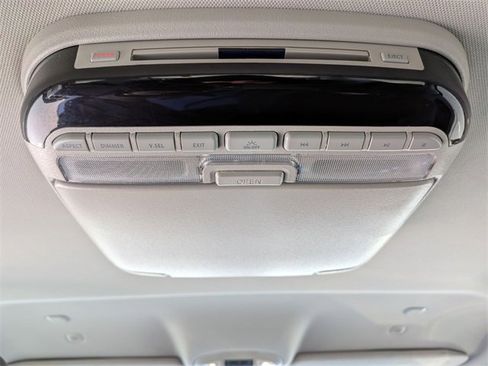 Used 2021 Chrysler Pacifica Touring image 25