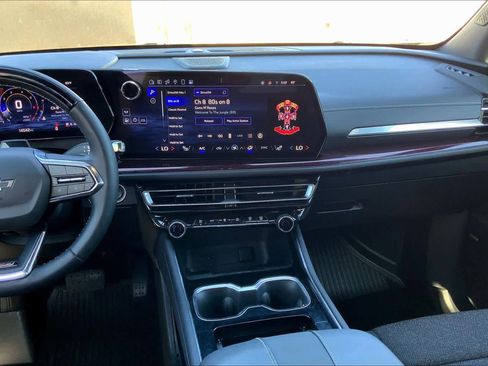 Used 2024 Chevrolet Traverse Z71 w/ Enhanced Driving Package image 7